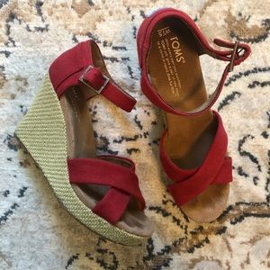 Tom’s Women’s Platform Wedges